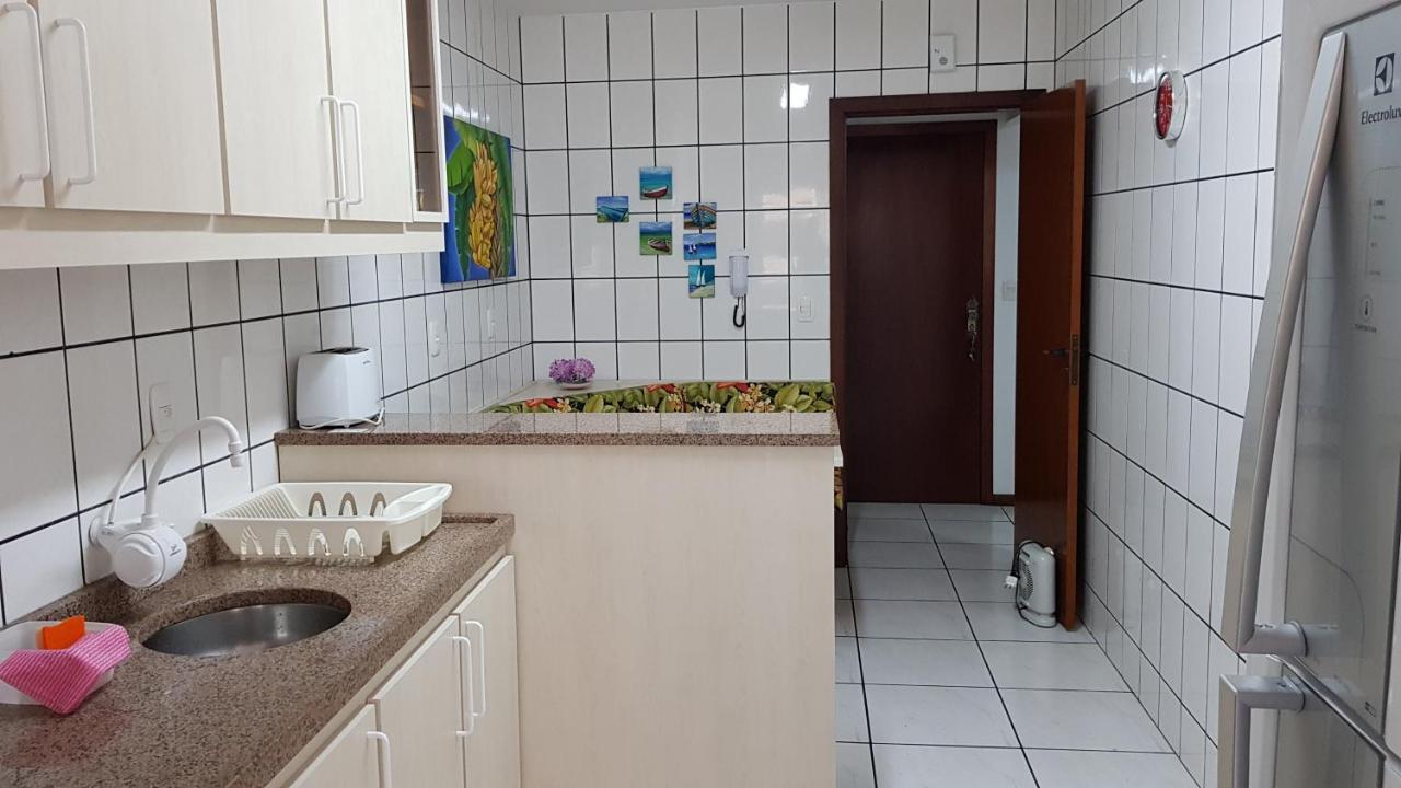Apto em prédio frente mar, Meia Praia Itapema, 3 dorm, conforto para 8 pessoas Exterior foto