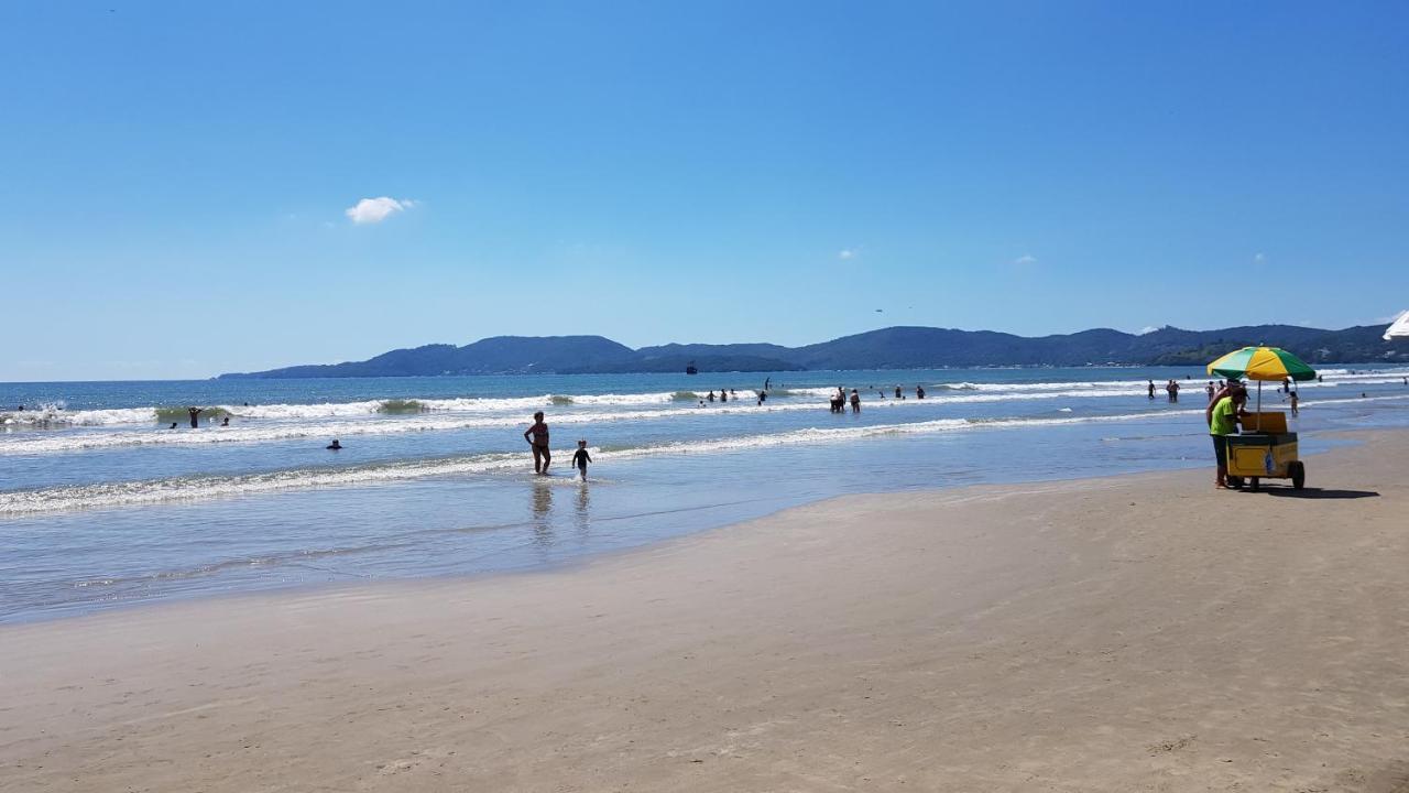 Apto em prédio frente mar, Meia Praia Itapema, 3 dorm, conforto para 8 pessoas Exterior foto